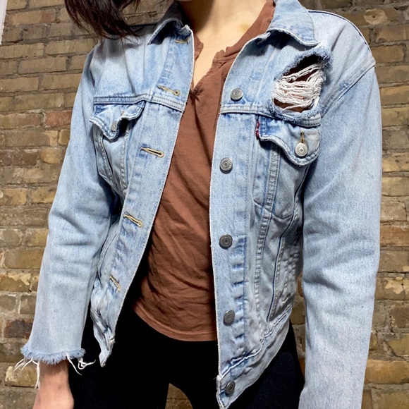 Levis Ripped Light Wash Denim Jacket 